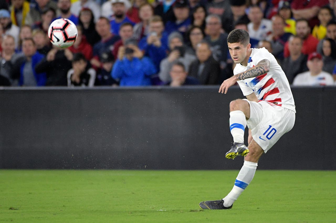 El mediocampista estadounidense que milita en el Borussia Dortmund Christian Pulisic (10) inició la segunda mitad buscando hacer daño con su excelso toque de balón, con sus pases cargados de veneno..