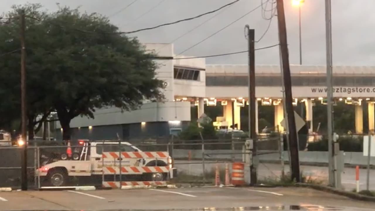 La medida fue tomada para ayudar a los trabajadores esenciales que se quedarían en casa, de acuerdo con la orden firmada por la juez del condado Harris, Lina Hidalgo.