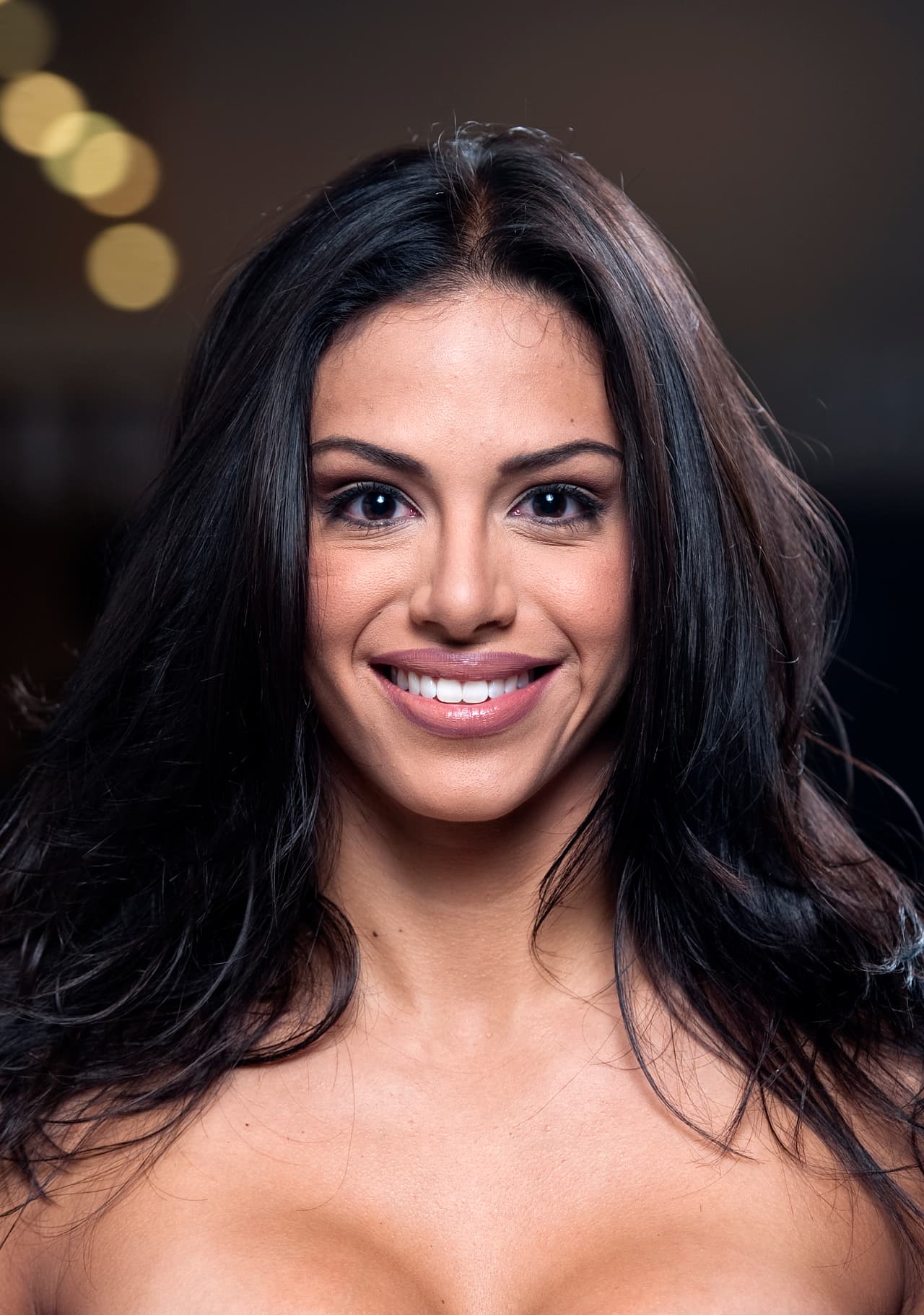 La venezolana de 29 años no quiere transmitir la actitud incorrecta ni dejar que los nervios se apoderen de ella como pasó en el 2010. En esta nueva oportunidad, sus armas para llegar a la corona son la madurez, tolerancia, seguridad y fe. Bárbara aspira desarrollar una carrera como presentadora de la mano de Univision, tener una organización benéfica y mostrar el poder latino en Estados Unidos.