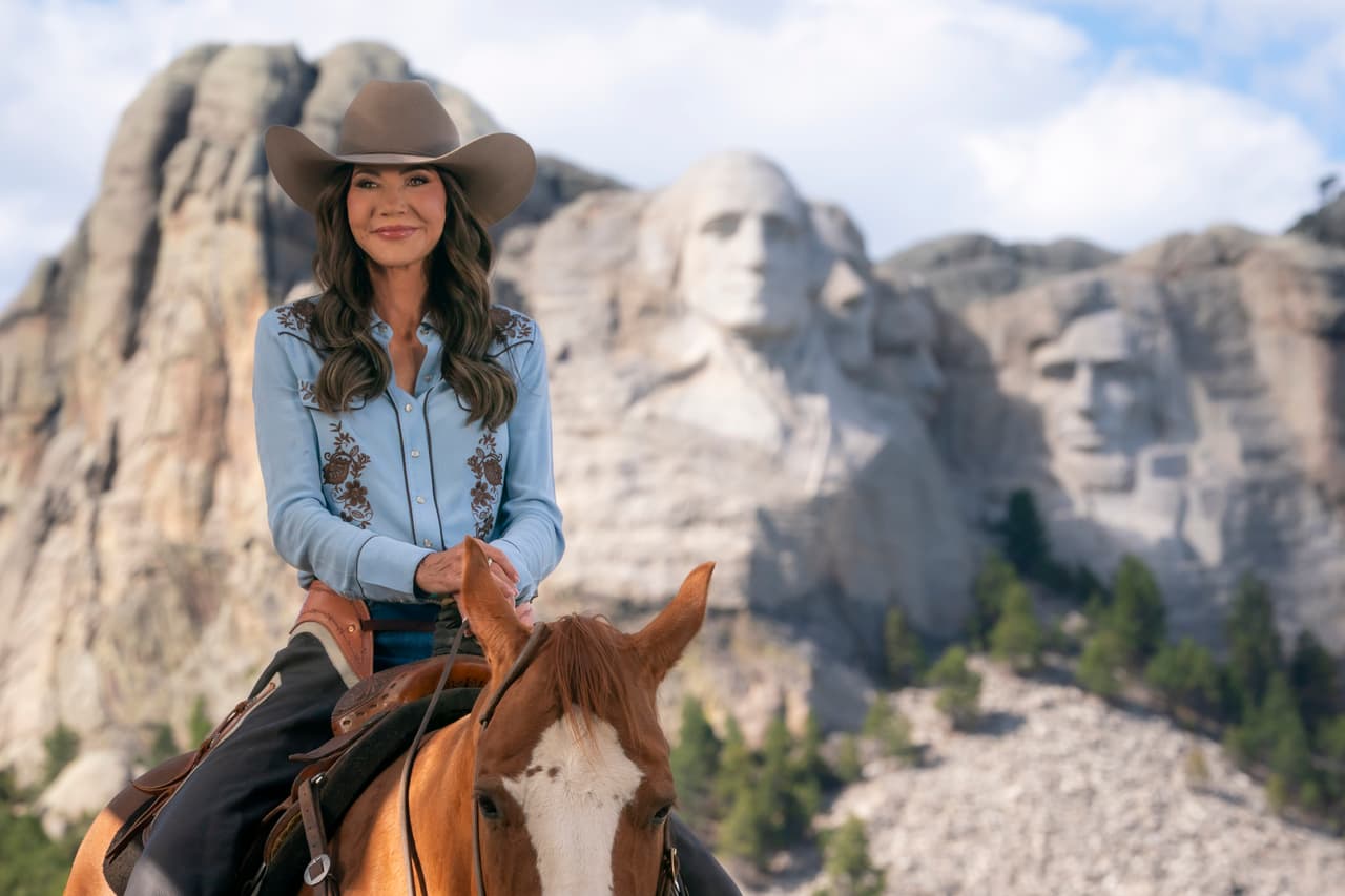 $20,000 en caballos: el video publicitario que marcó la salida de Kristi Noem del DHS