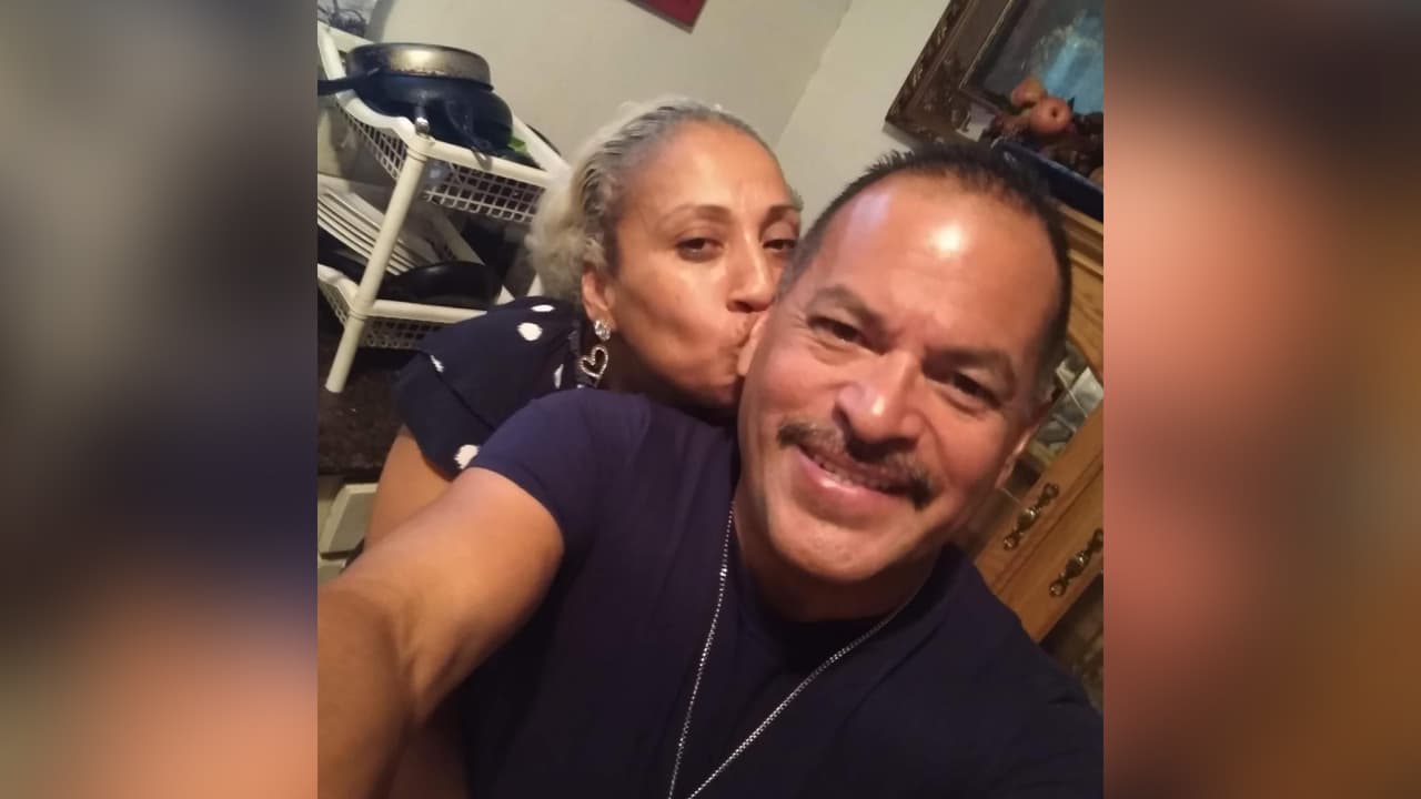 “
<b>Tienen el diablo adentro</b> de ellos, no les importa nada, la mataron por $40, ¿cuánto les va a durar? Le quitaron a mi vida, su vida por $40, ella se los daba”, dijo Héctor Gonzales, esposo de la víctima que exige justicia.
<br>