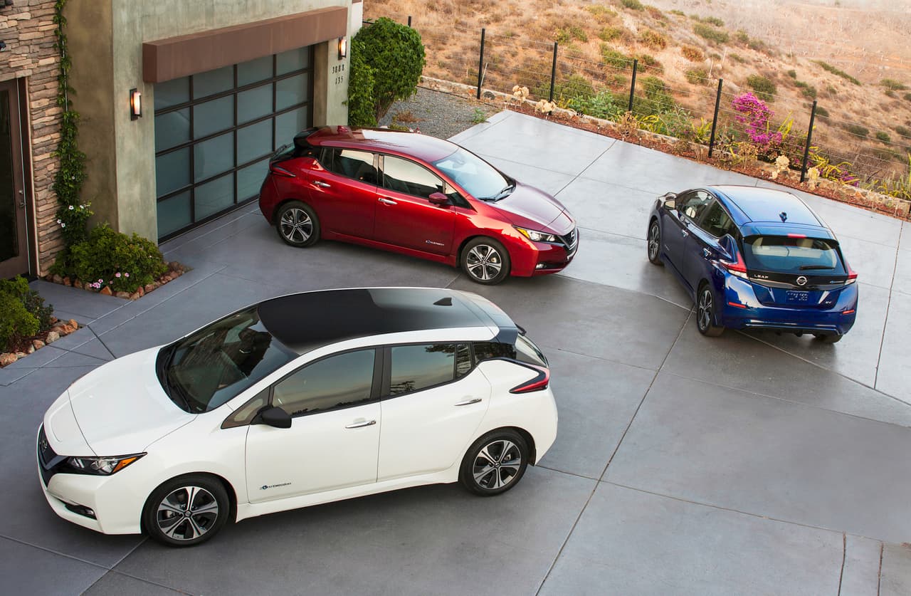Nissan acaba de anunciar la llegada para principios de 2018 de una nueva versión de su compacto eléctrico;
<b>el Nissan Leaf 2018</b>.