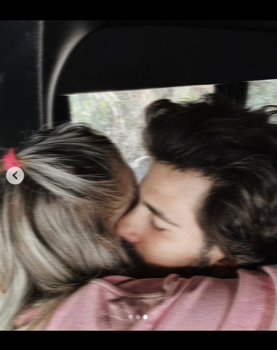 "A algunos les puede parecer forzado ser tan abierta sobre el tema, a mí me parece tonto no normalizar e incluso fomentar el bienestar mental", aclaró. 
<br>