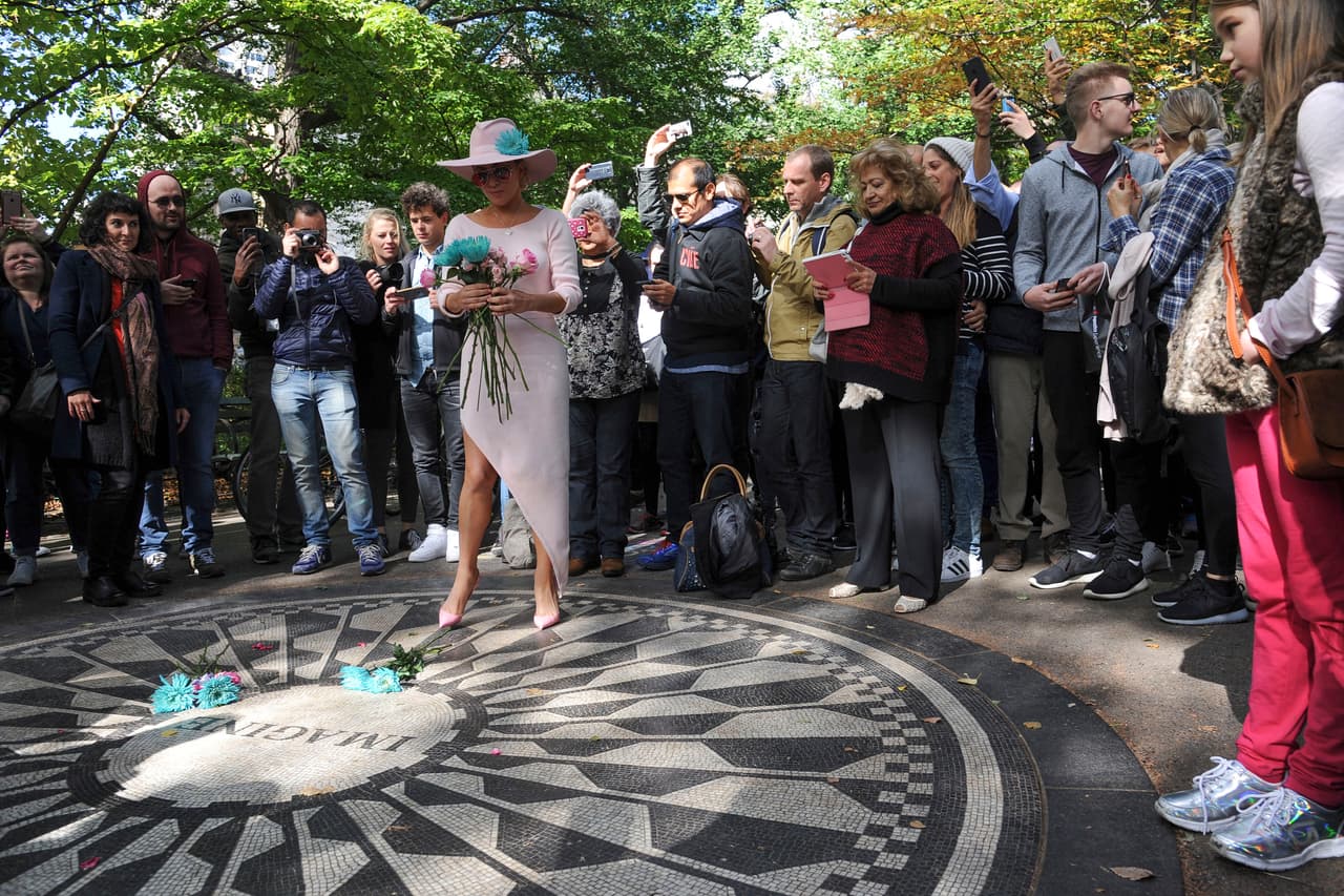 Así que su homenaje "espontáneo" fue captado por muchísimas cámaras.