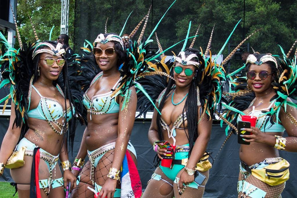 <b>Evento</b>: Atlanta Caribbean Carnival
<br>
<b>Fecha</b>: 25 de mayo 
<br>
<b>Lugar</b>: Westside Park. 1660 Johnson Road NW Entrance 1. Atlanta, GA. 30318
<br>
<b>Sitio web</b>: 
<a href="https://www.atlantacarnival.org/?discoveratlanta">https://www.atlantacarnival.org/?discoveratlanta</a> 
<br>
<br>El Carnaval Caribeño de Atlanta promueve una comprensión más amplia y una apreciación más profunda de la cultura caribeña. En el evento podrás disfrutar de música, baile, comida, actividades para niños y más.