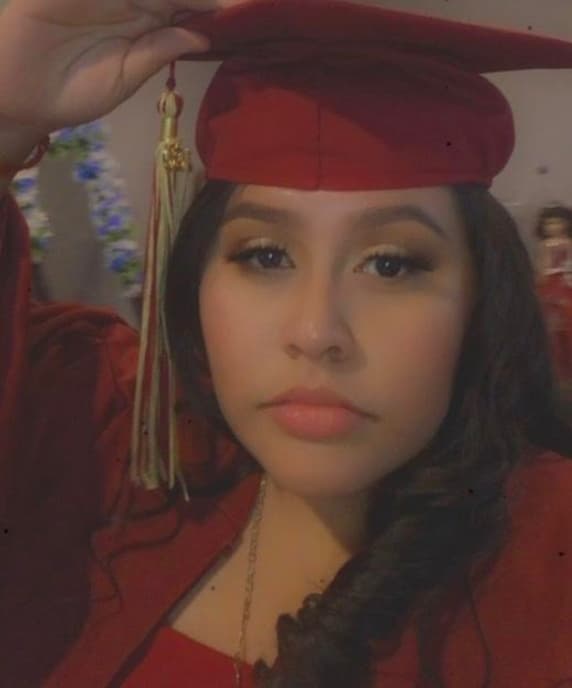 <b>Karla Pérez</b> — Preparatoria
<br>
<br>"¡Felicidades por tu esfuerzo Karen!"