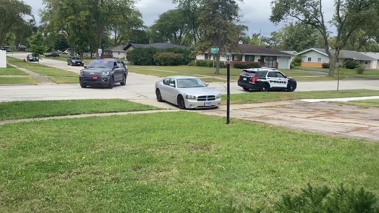 El pasado
<b>10 de octubre</b>, un video se hizo viral en redes sociales mostrando el momento en que una joven fue sometida
<b>agresivamente contra el suelo por un <a href="https://www.univision.com/local/chicago-wgbo/video-viral-muestra-la-detencion-de-una-ciudadana-estadounidense-de-15-anos-al-noroeste-de-chicago" target="_blank">agente federal</a></b> mientras ella gritaba que no se estaba resistiendo.