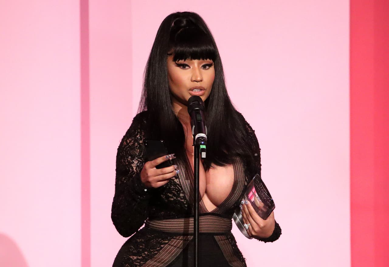 <b>#5 Nicki Minaj y Cardi B</b>
<br>La rapera también tuvo una disputa con Cardi B que incluso incluyó un altercado físico con un zapato. La tensión entre ambas se sumó desde 2017 debido a malos entendidos, indirectas y más mensajes en donde aparentemente existía una enemistad porque Cardi B presuntamente le copiaba a Nicky Minaj.