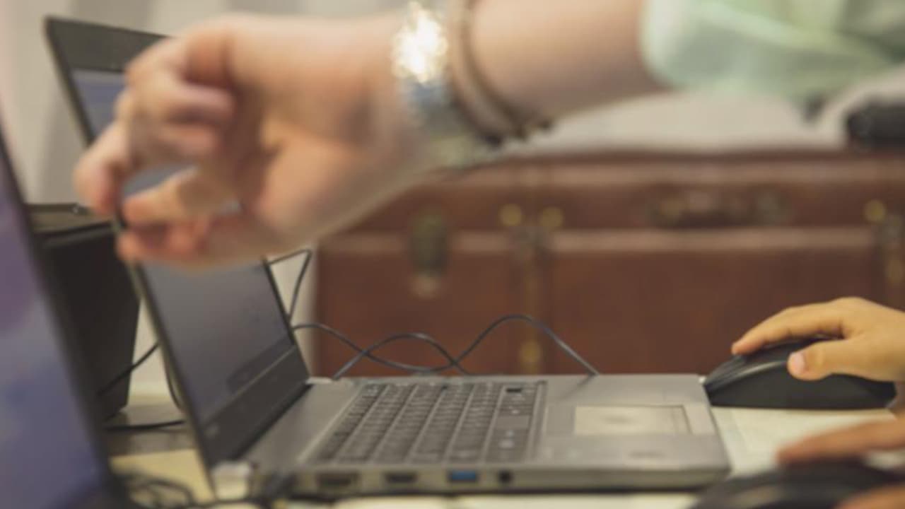 En la adolescencia Cristian fue un estudiante sobresaliente, formaba parte del equipo de fútbol de la escuela.