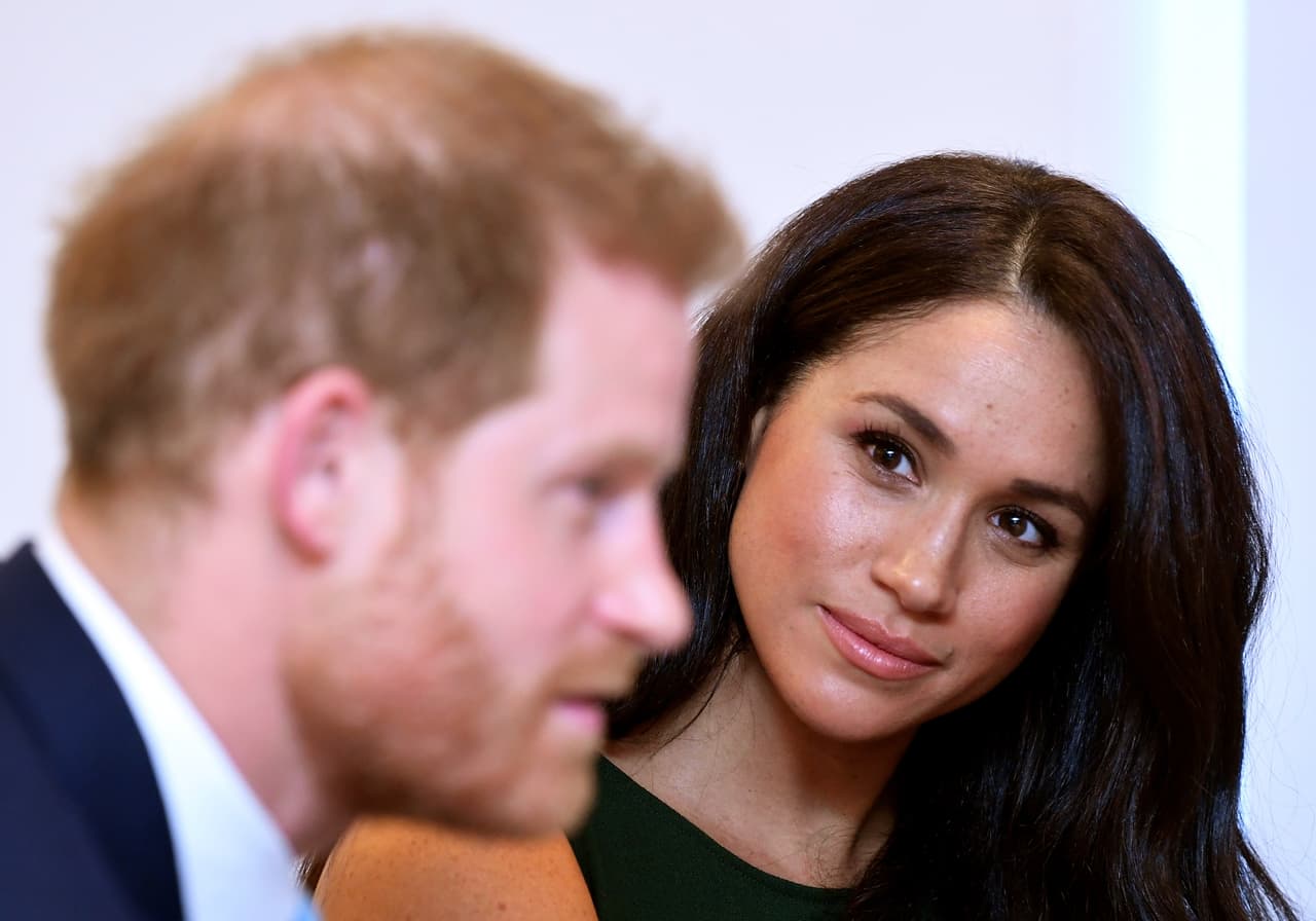 De acuerdo con un reporte del diario 
<b><a href="https://www.thesun.co.uk/tvandshowbiz/11290235/harry-meghan-sas-soldiers-la/" target="_blank">The Sun</a></b>, se afirmó que el matrimonio contrató a un equipo de exsoldados del 
<b><a href="https://apply.army.mod.uk/roles/infantry/sas-reserve" target="_blank">Servicio Aéreo Especial británico</a></b>. 
<br>
