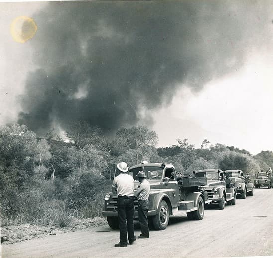 <b>INAJA - </b>El foco se activó el 25 de noviembre de 1956, 
<b>en el condado de San Diego</b> y consumió parte del Bosque Nacional Cleveland, al sur del estado. En este siniestro se perdieron 43,904 acres de vegetación y se lamentó la 
<b>pérdida de 11 vida humanas.</b>