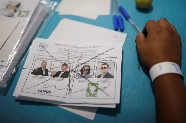 Una boleta anulada que demuestra el rechazo de los votantes a ambos candidatos presidenciales guatemaltecos, 11 de agosto de 2019.
<br>