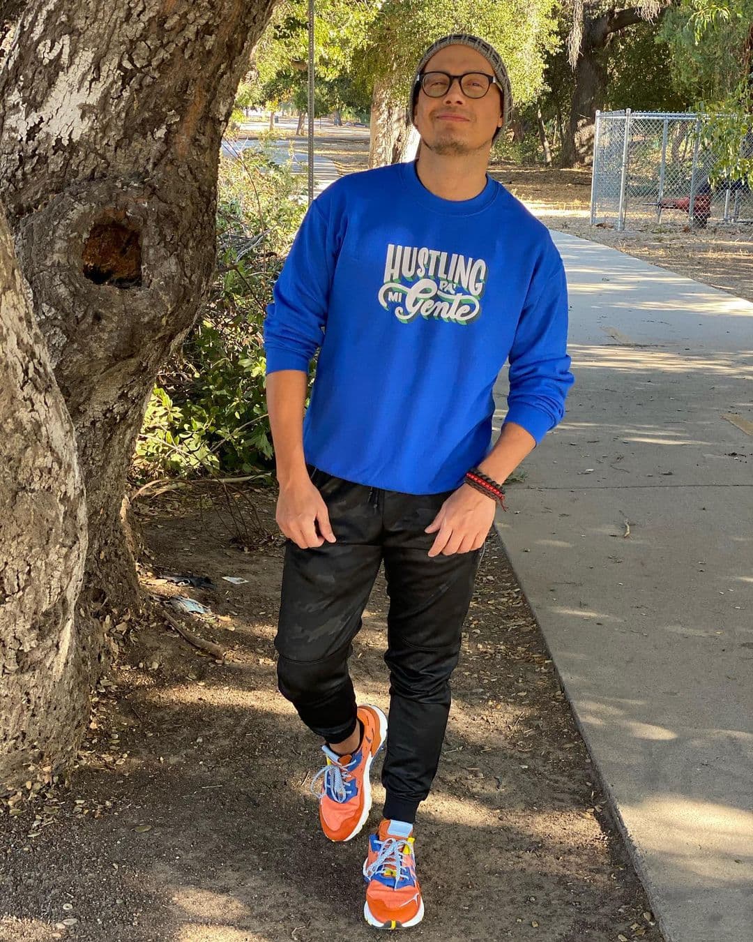 Luis Sandoval nos mostró este look desenfadado, pero no por ello menos actual.