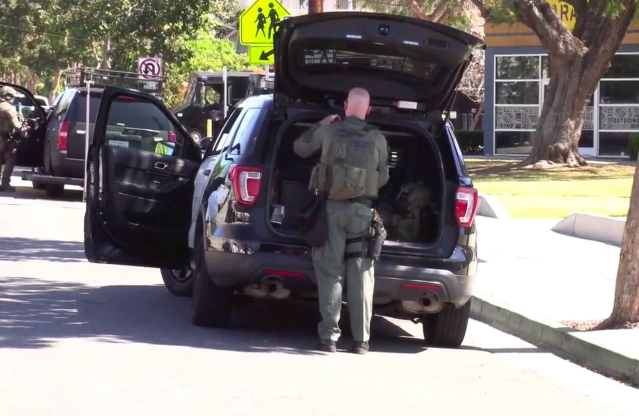 Las autoridades escolares informaron que los niños ahora podían ser recogidos de la escuela.