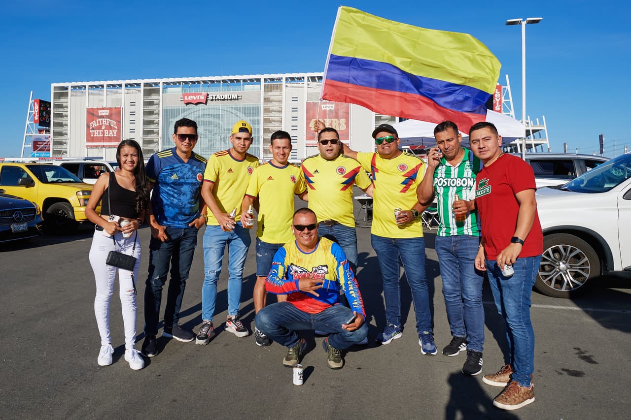 ¡Llenos de dudas! México no supo mantener una ventaja de dos goles y Colombia vino de atrás para llevarse el triunfo con un golazo de Wilmer Barrios.