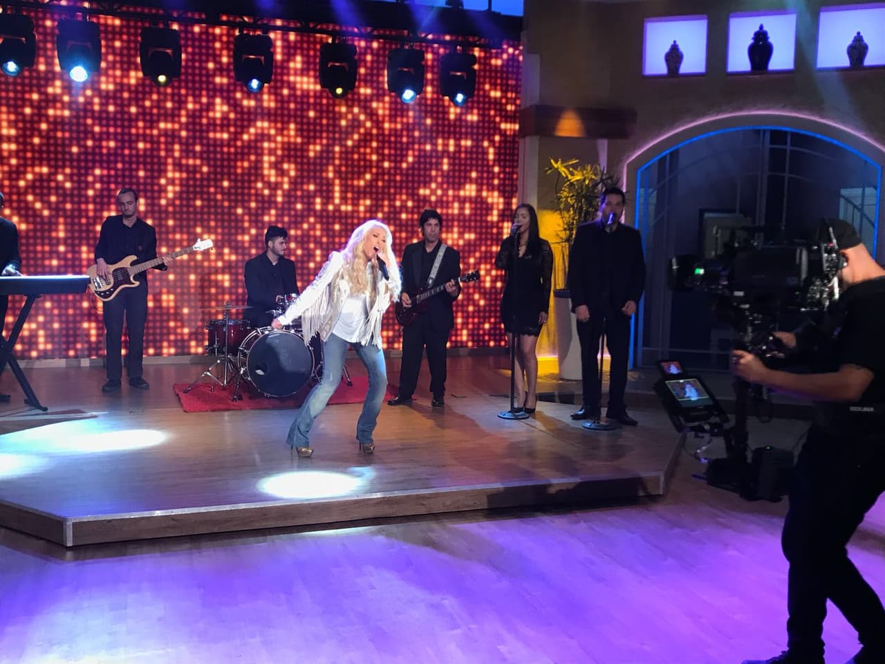 El escenario de Despierta América se llenó de sentimiento con la voz de Yuri.