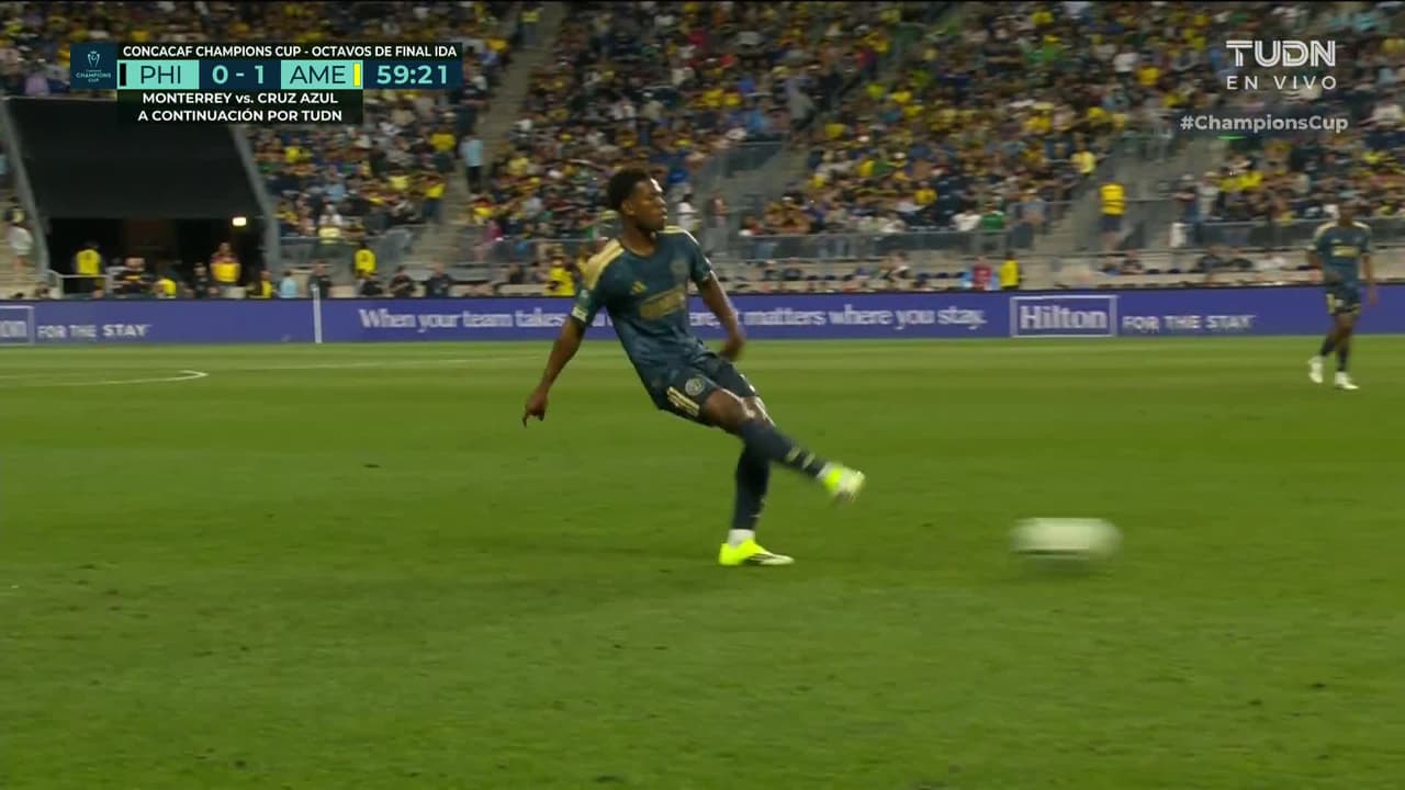 ¡TIRO ATAJADO! disparo por Raphael Veiga.