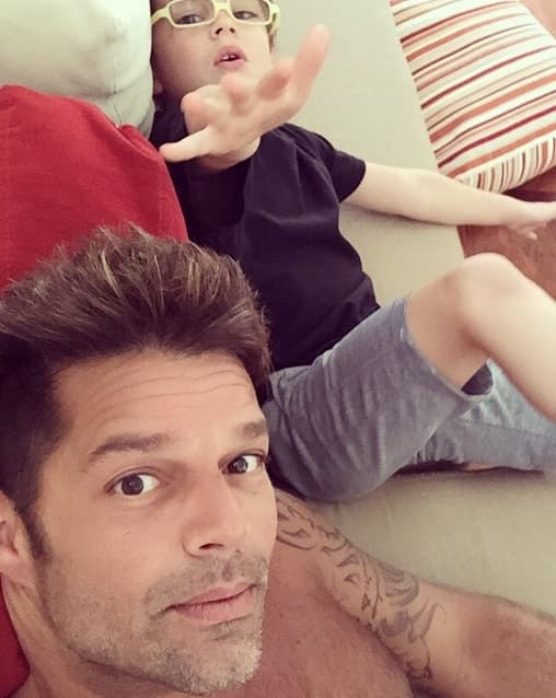 Ricky Martin tampoco se despegó de sus pequeñitos.