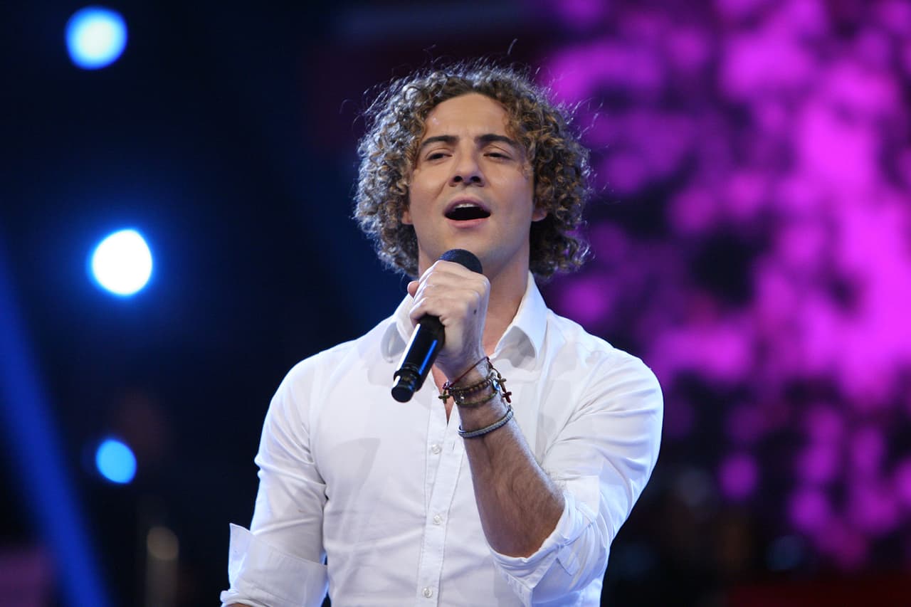 Recordemos que el español salió de un programa de TV.