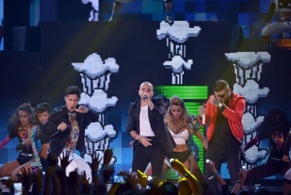 Todos se pusieron a baiar tan pronto escucharon las primeras notas del tema.