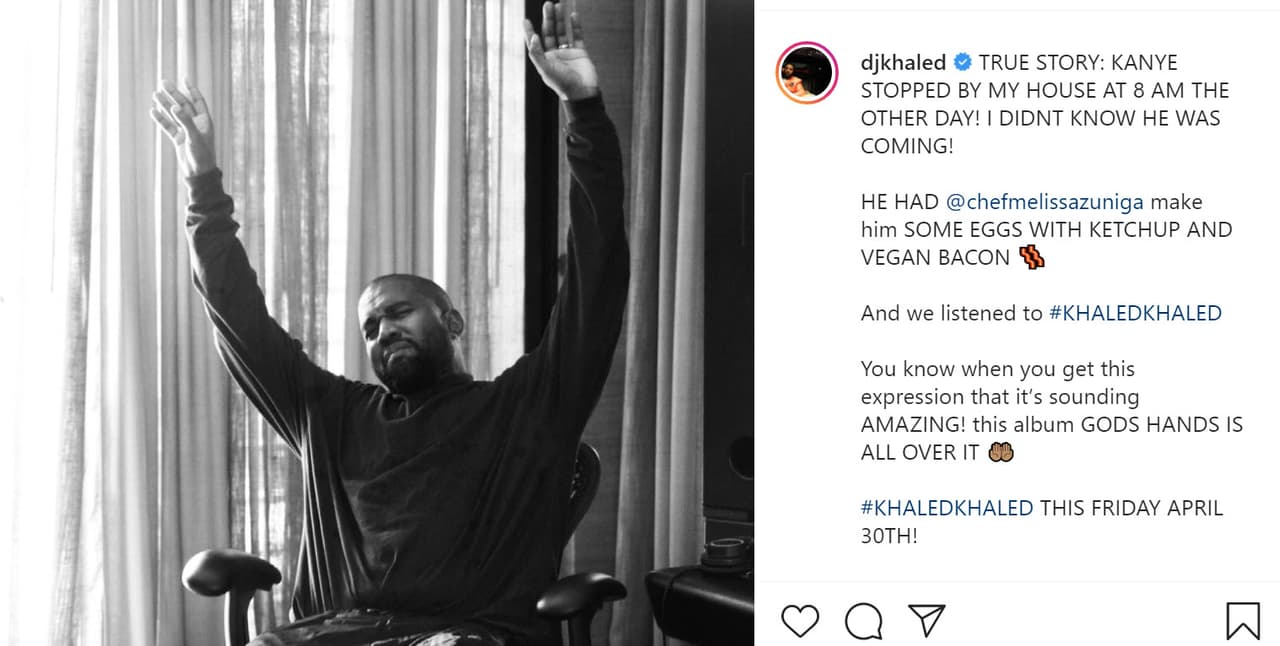 El rapero había sido visto con la joya el pasado 28 de abril, cuando DJ Khaled colgó en su cuenta de Instagram esta foto de su colega. En ella se aprecia que porta la sortija en uno de sus dedos: "
<b><a href="https://www.instagram.com/p/CONrDPJLxrP/" target="_blank">¡Kanye West pasó por mi casa a las 8 am el otro día!</a></b> ¡No sabía que venía!", escribió su amigo.