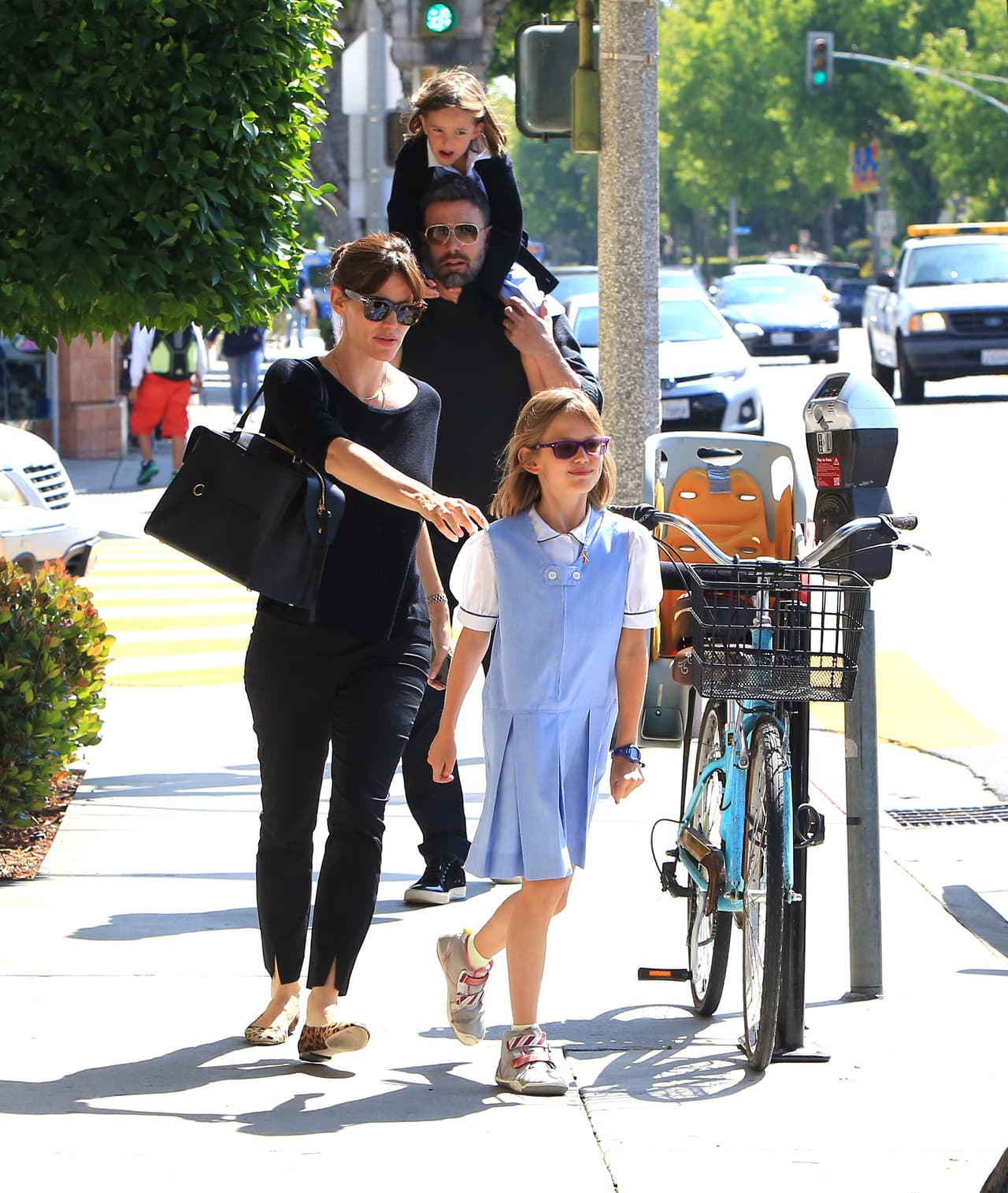 Los famosos se vieron muy sonrientes con sus adorables hijas.