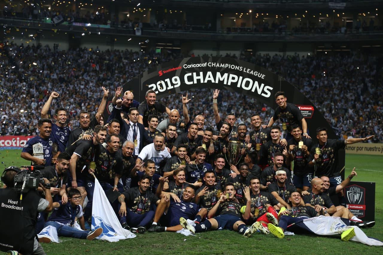 Así se vivieron los festejos de los Rayados del Monterrey tras imponerse en la Final de la Liga Campeones a los Tigres de la UANL en el Estadio BBVA.