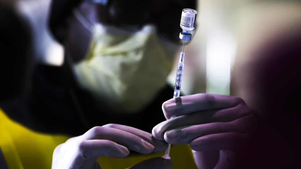 “Si seguimos con mucha gente sin vacunar, esta pandemia nunca terminará”, advierte experto en Los Ángeles