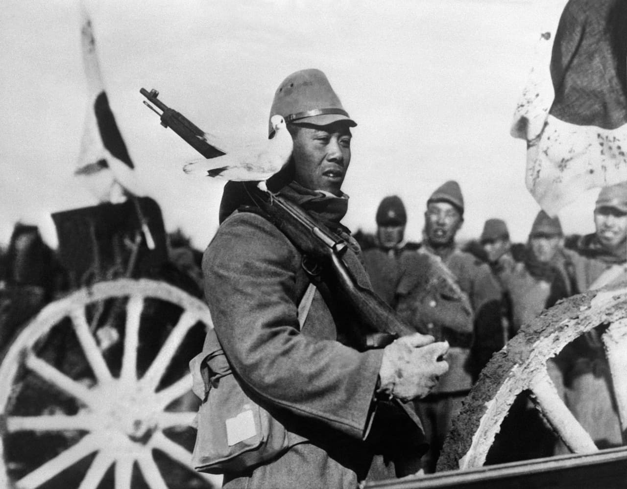 <b>Japón</b> empezó a producir ántrax para usarlo como arma en 1932 cuando ocupó Manchuria. Durante este tiempo, prisioneros y más de 11 ciudades chinas fueron infectado con esta agente biologico que fue esparcido directamente en sus casas y cultivos a través de aviones.