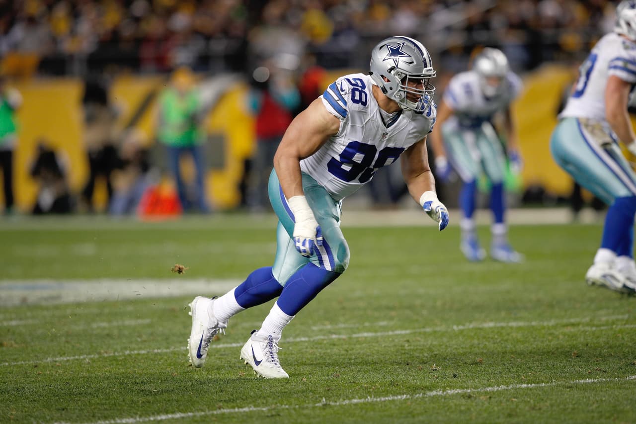 Dallas Cowboys defensive tackle Tyrone Crawford (98) runs in pursuit during a week 10 NFL football game against the Pittsburgh Steelers, Sunday, Nov 13, 2016, in Pittsburgh. The Cowboys won 35-30. (Scott Boehm via AP)