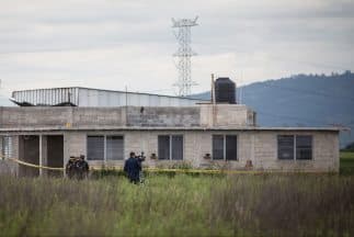 La casa donde fue encontrado el túnel por donde huyó El Chapo Guzmán desde la prisión del Altiplano el sábado a eso de las 9 de la noche.