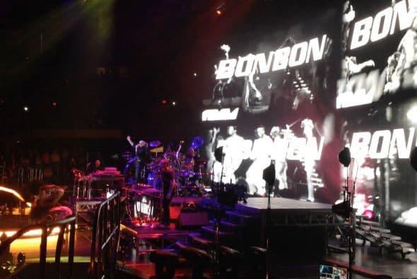 Con el US Airways completamente repleto, Pitbull y Enrique Iglesias hicieron retumbar el centro de Phoenix con un tremendo fiestón que duró más de 3 horas. En el concierto, estaban presentes celebridades como Jessica Cediel del Gordo y La Flaca y William Valdes de Despierta America, entre otros. Durante el show, los fans enloquecieron y corearon los éxitos de ambos artistas. Enrique Iglesias, hasta saltó del escenario para interactuar con su público y tomarse selfies con ellos.