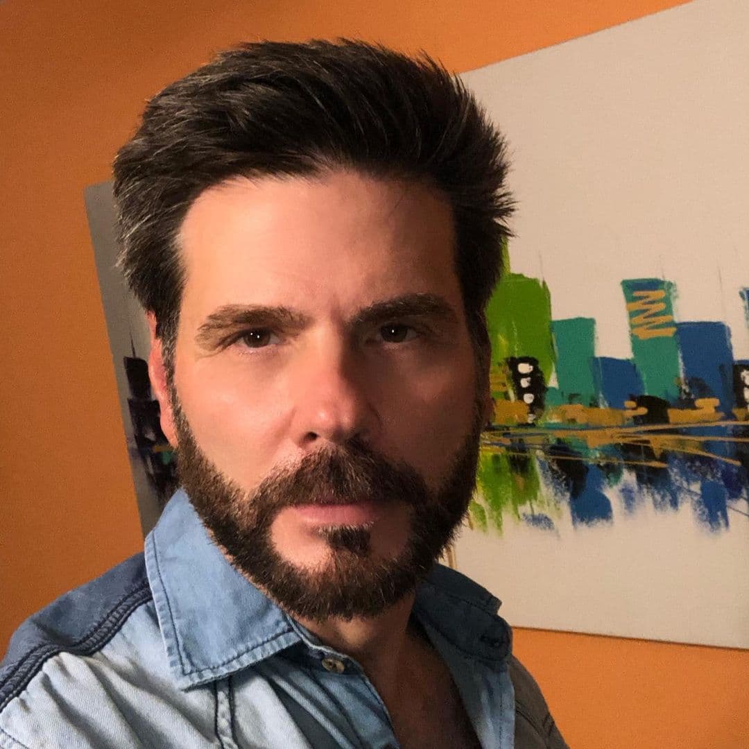 El actor sigue conectado con su público a través de las redes sociales y aún está vigente en el mundo del entretenimiento. Uno de sus más recientes proyectos fue de doblaje en español, según contó en su cuenta oficial de Instagram.