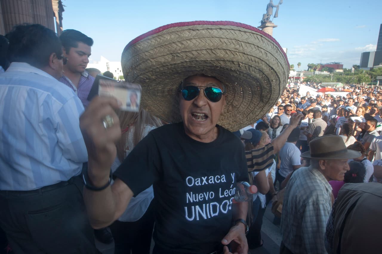 En pleno conflicto con los maestros, autoridades mexicanas detienen a otro líder y lo acusan de fraude