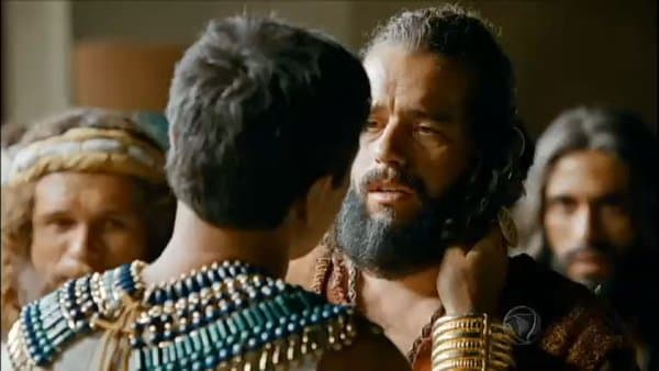 La barba no era parte de su cultura, de hecho, se cree que esta moda la adoptaron de otra cultura, pues el calor que hacía en su territorio no les permitía tener bello facial.