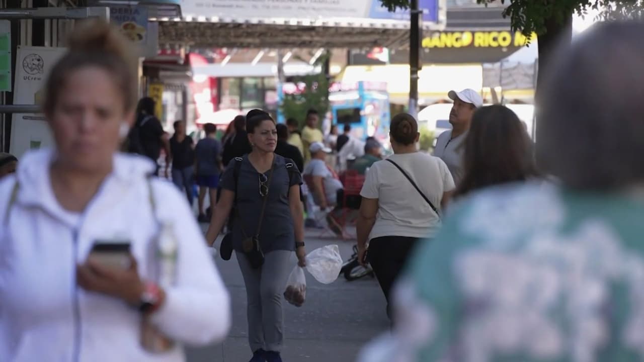 Nueva regla de carga pública: Inmigrantes elegibles se alejan de beneficios sociales por temor a no obtener residencia