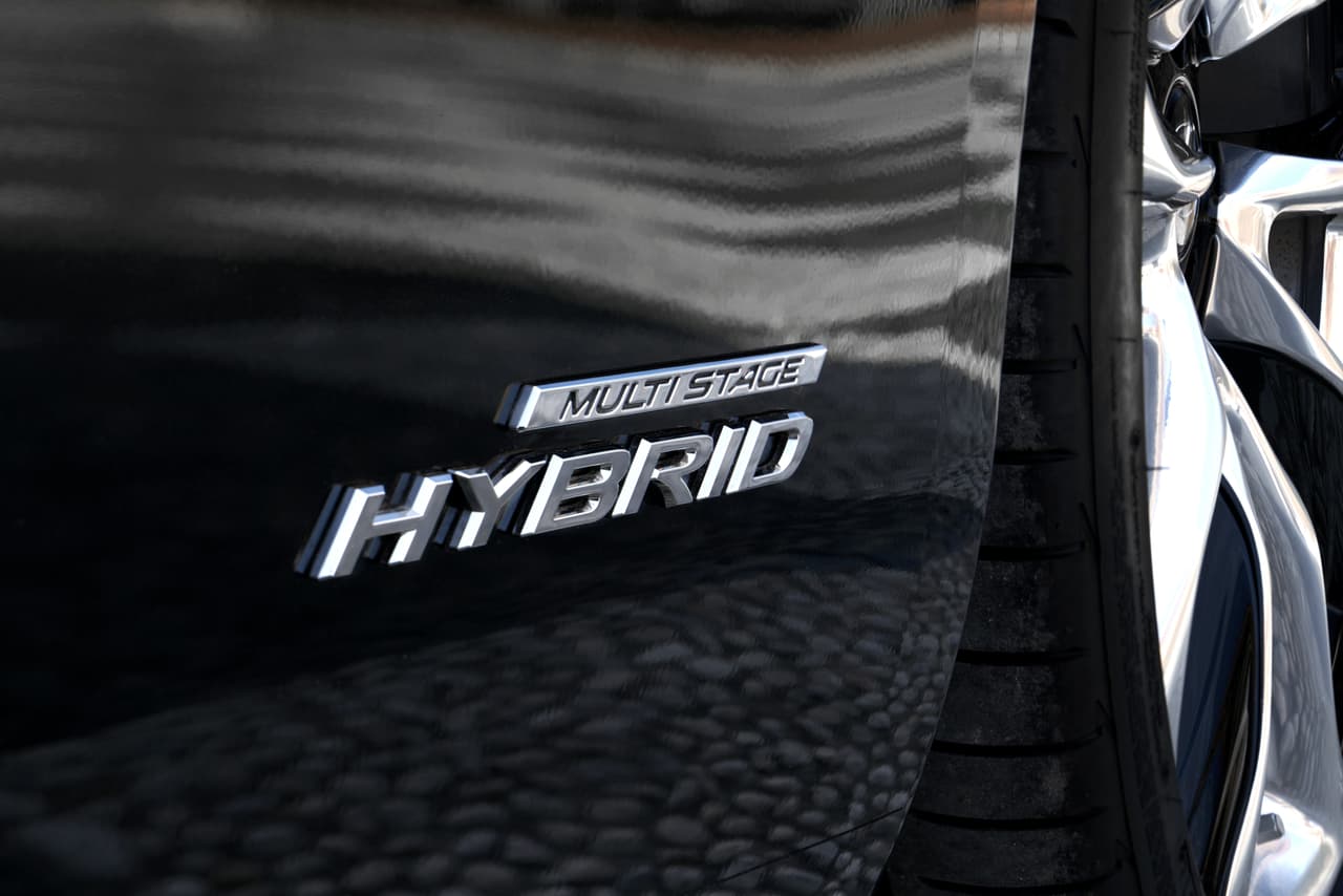 Al igual que el LC500, se espera que Lexus lleve al
<b>mercado</b> el LC500h en la
<b>primavera del próximo año</b>.