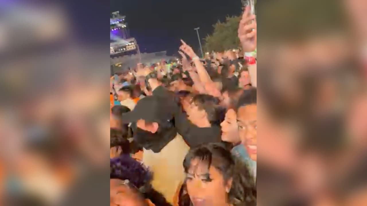 Fue la noche del viernes 5 de noviembre cuando ocurrió la
<a href="https://www.univision.com/local/dallas-kuvn/identifican-danish-baig-de-dallas-entre-las-victimas-que-murieron-en-el-festival-astroworld-houston">tragedia</a> en que murieron ocho personas.
