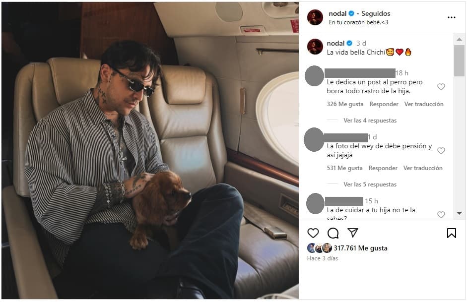 Nodal con su perrito Chichí, a quien comparte con Ángela Aguilar.