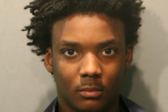 Presentan cargos a adolescente de 18 años por la muerte del hijo de un sargento de la policía de Chicago