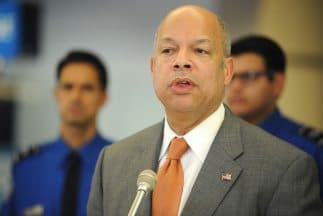 Johnson reitera que los niños indocumentados detenidos en la frontera serán deportados