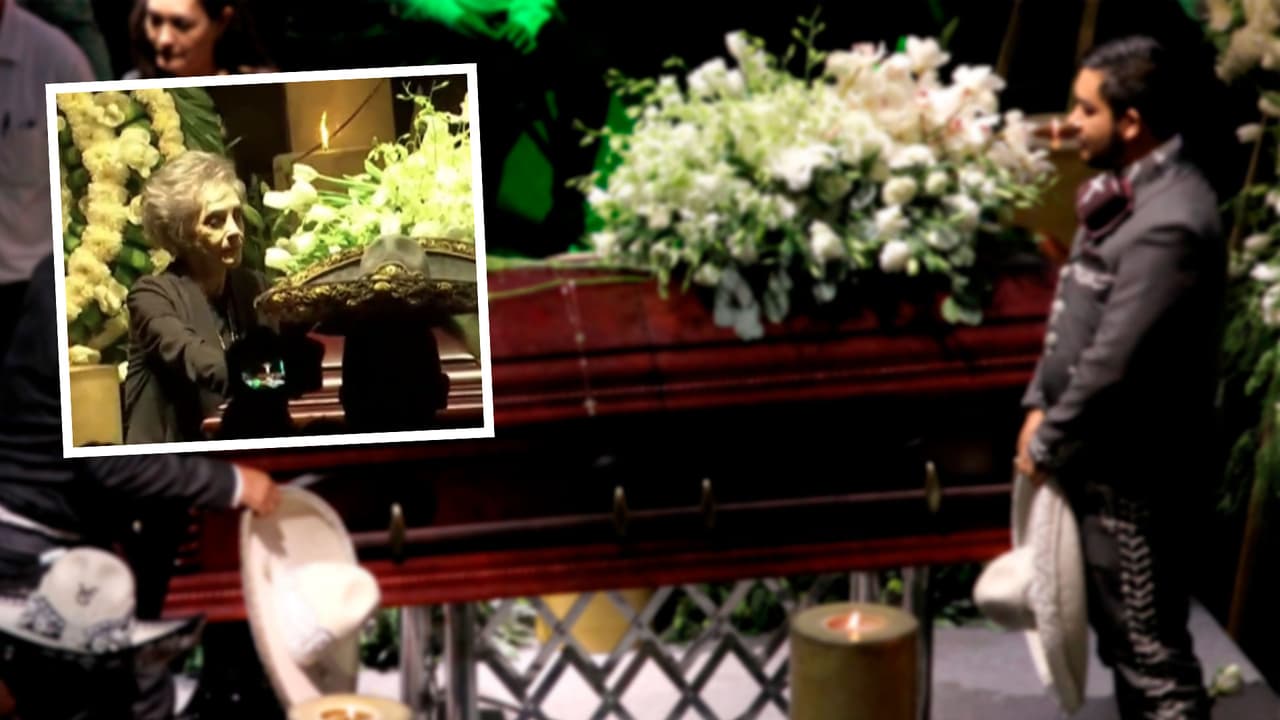 “La escena más emotiva”: La imagen de Doña Cuquita al lado del ataúd de Vicente Fernández conmovió a Raúl Brindis