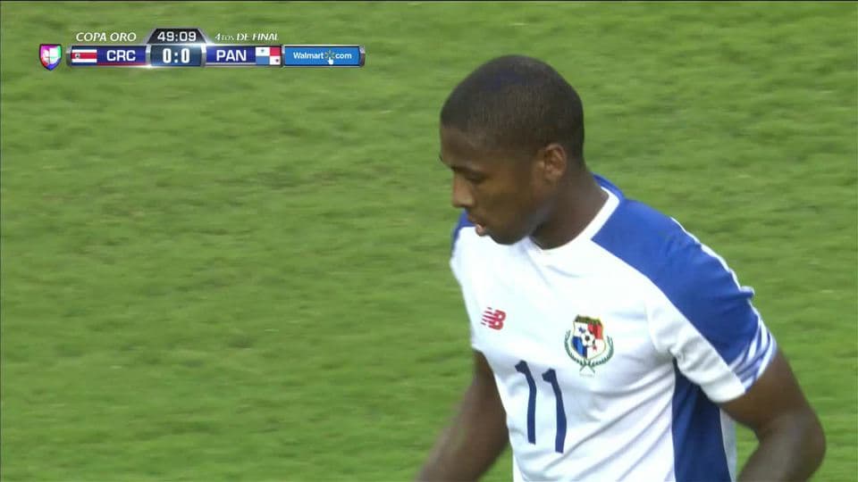 Disparo afuera de Armando Cooper