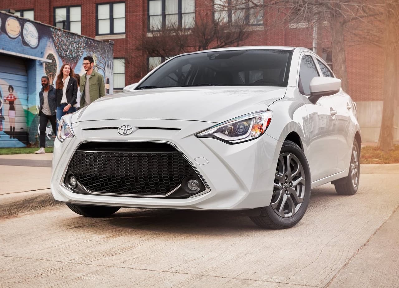 <h3 class="cms-H3-H3">11 – Toyota Yaris 2019</h3>
<br>
<br>Precio sugerido al consumidor: $15,600
<br>Pago inicial (20%): $3,120
<br>
<br>Pago mensual con crédito bueno: $253
<br>Pago mensual con crédito suficiente: $278
<br>