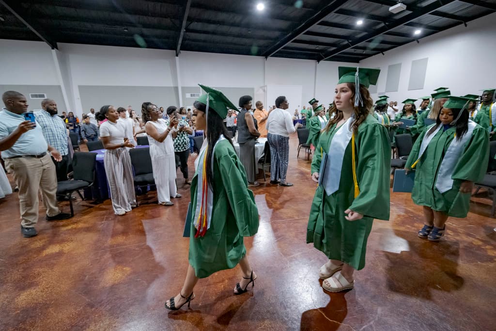 Un diploma de secundaria por $465 y sin recibir clases: el oscuro caso del sistema escolar de Louisiana