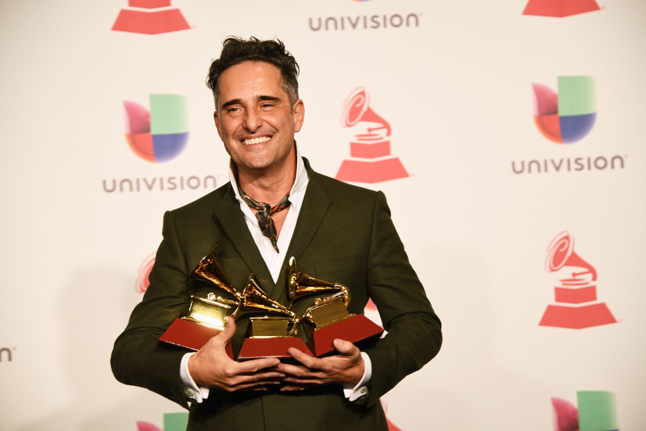 El gran ganador de la noche fue Jorge Drexler al llevarse a casa tres premios: Mejor Álbum Cantautor, Grabación del Año y Canción del Año por el tema 'Telefonía'.