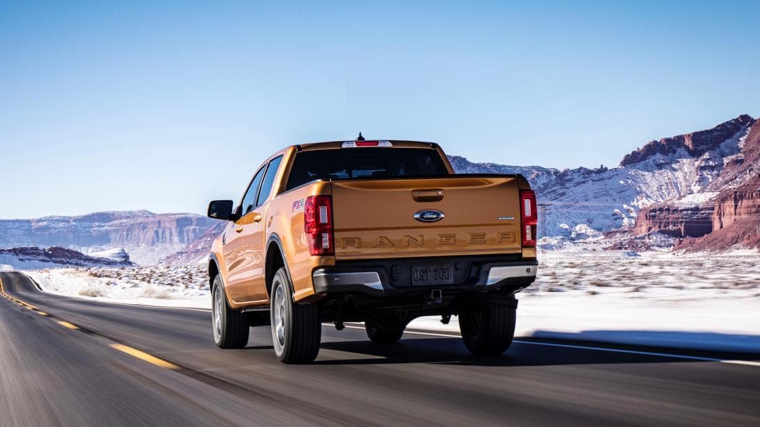 <h3 class="cms-h3-H3">Nadie la va a confundir con ninguna otra pickup</h3>
<br>El equipo de diseño no fue tímido al momento de identificar al la nueva Ford Ranger 2019 en su portón trasero. Pero aún de noche o de lejos, cuando sea más difícil leer en enorme letrero, las gigantescas ópticas traseras no dejarán que nadie la confunda con ninguna otra pickup.
