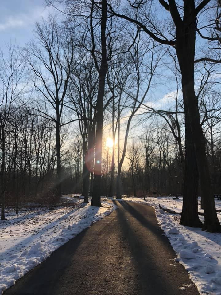 <b><a href="https://www.dcnr.pa.gov/StateParks/FindAPark/TylerStatePark/Pages/default.aspx" target="_blank">Tyler State Park</a></b>. Tyler State Park ofrece hermosas vistas al lago y es el grandioso para una caminata al atardecer durante el invierno.