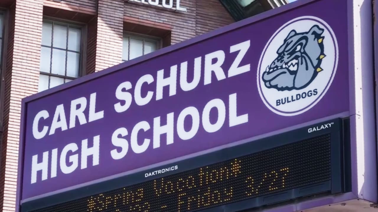 Estudiantes esperan traslados a nuevas instituciones tras cierre de secundarias 'ASPIRA'