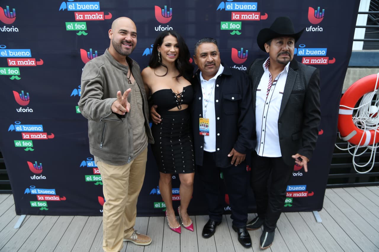 Raúl 'El Pelón', Carla Medrano y El Feo premiaron a sus oyentes con una noche inolvidable al lado de Calibre 50 en un bote privado.